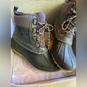 Universal Threads Snow Boots - Target - Women’s size 8, EUC!!